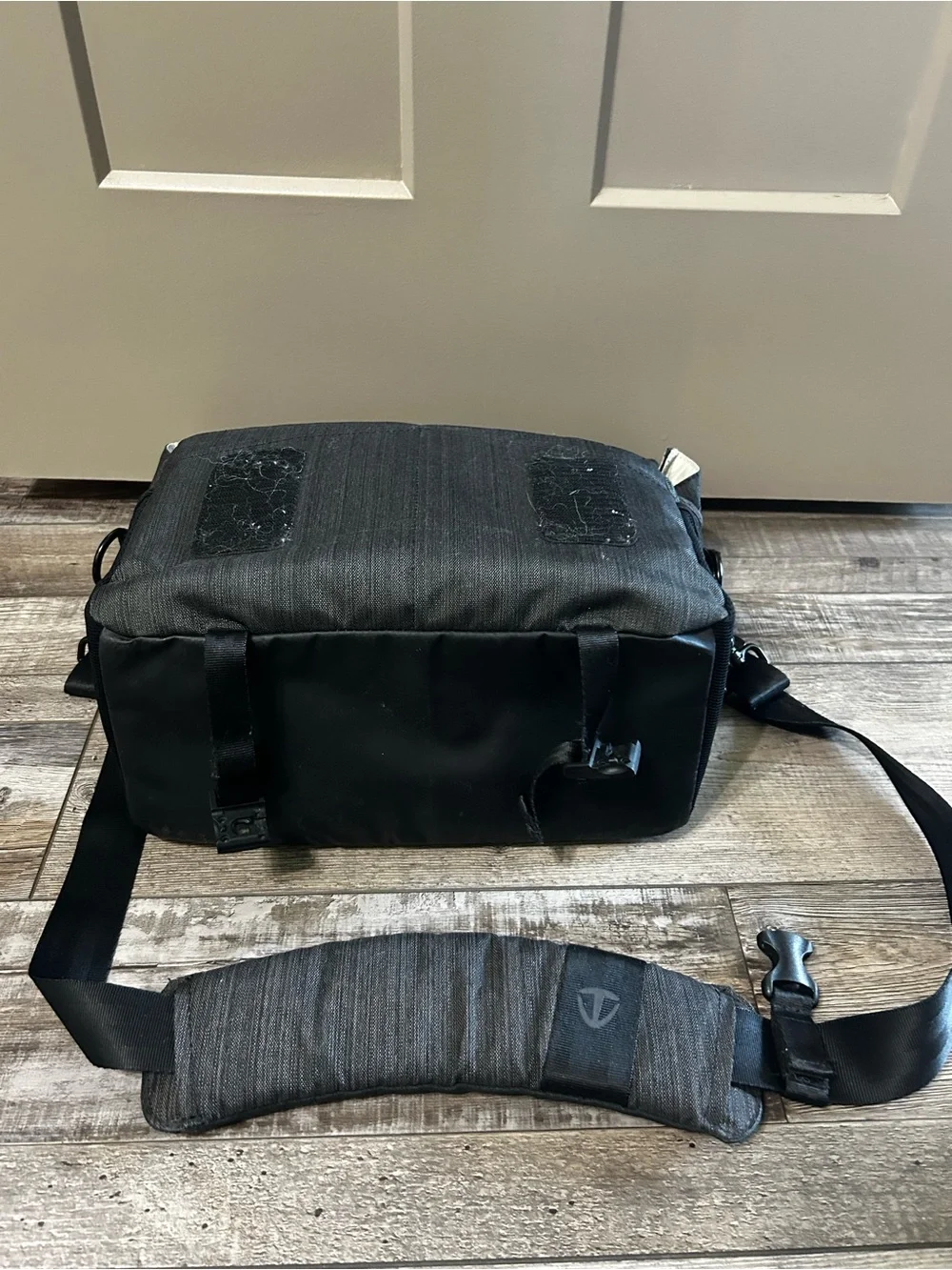 Tenba Messenger DNA camera bag charcoal grey
